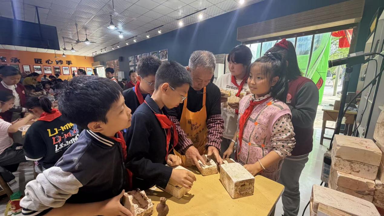 762d06b1cd0f6c97ab3922b4017253f7